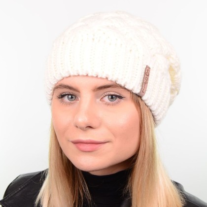 Шапка Tina 18099 молоко "CHRG"