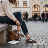 Купить оптом Кроссовки женские 